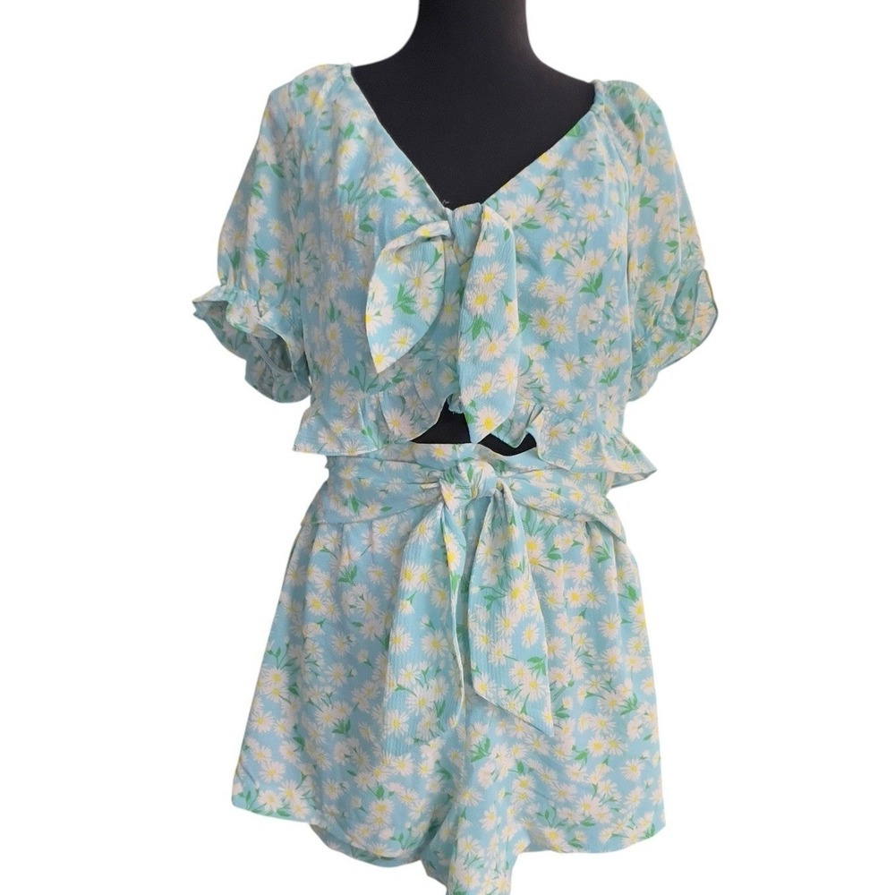 BCBGeneration Retro Daisy Garden Knot Front Crop Top & Shorts Medium Cottage NEW